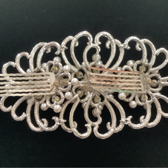 Elegant Silver and Pearl Hair Accessory - Picture 7 of 10
